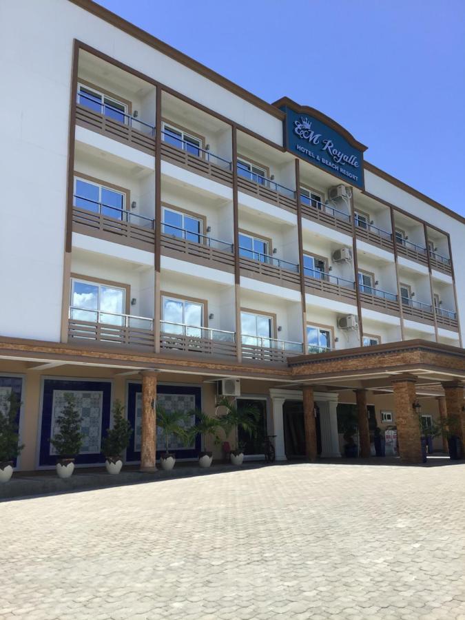 Em Royalle Hotel & Beach Resort サンフアン エクステリア 写真