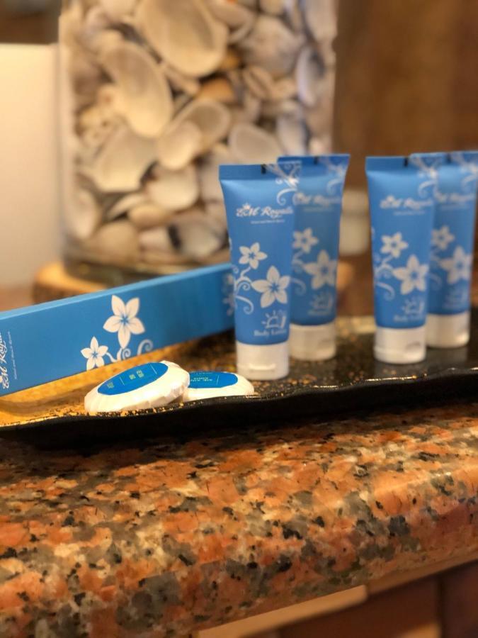 Em Royalle Hotel & Beach Resort サンフアン エクステリア 写真
