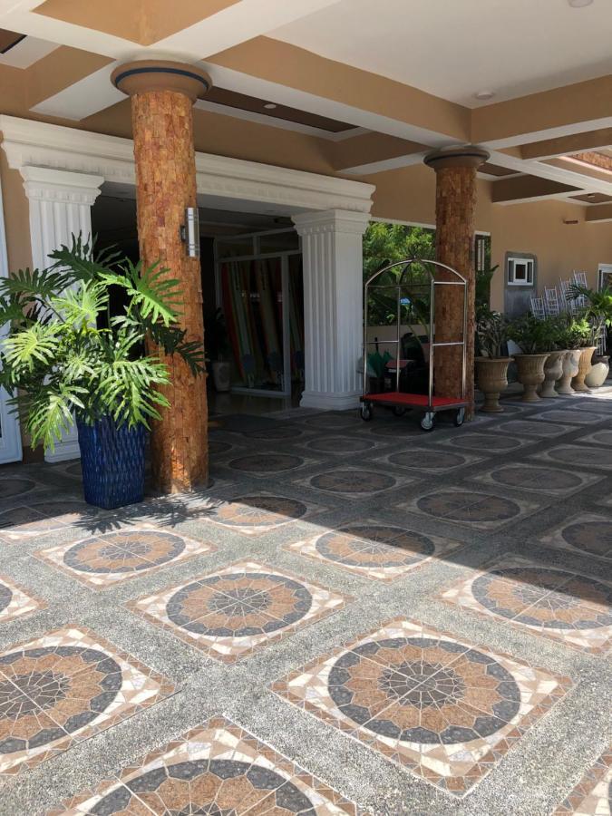 Em Royalle Hotel & Beach Resort サンフアン エクステリア 写真