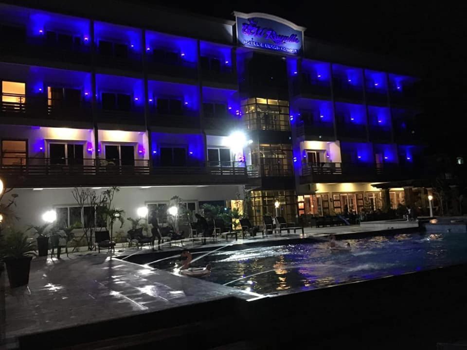 Em Royalle Hotel & Beach Resort サンフアン エクステリア 写真