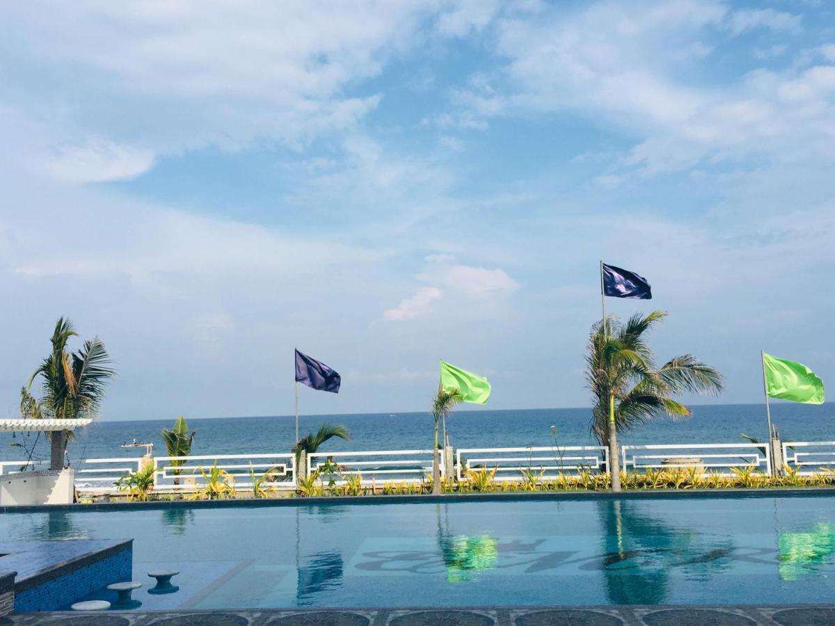 Em Royalle Hotel & Beach Resort サンフアン エクステリア 写真