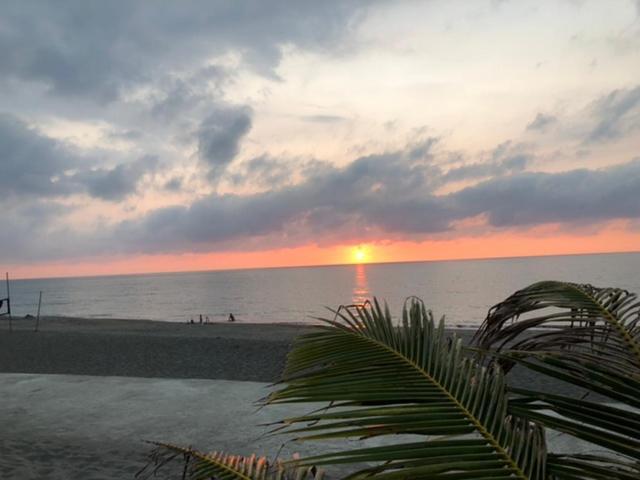 Em Royalle Hotel & Beach Resort サンフアン エクステリア 写真