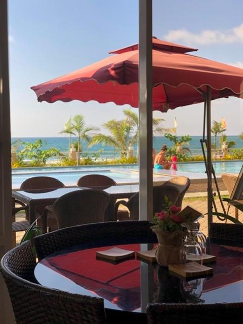 Em Royalle Hotel & Beach Resort サンフアン エクステリア 写真